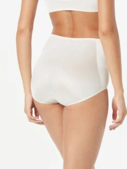 Spanx Shaping Trusser Shapingslip Kvinder Naturhvid -s.Oliver Butik 4ad009faf0a89a3c5ec6c68bafa436dd